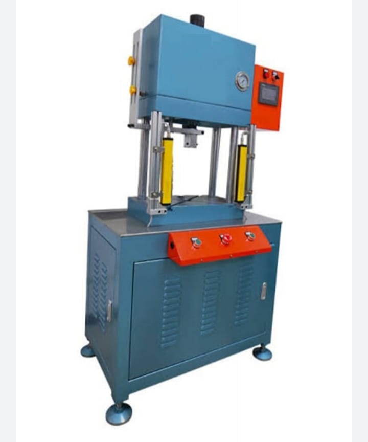 4-pillar-hydraulic-press-0